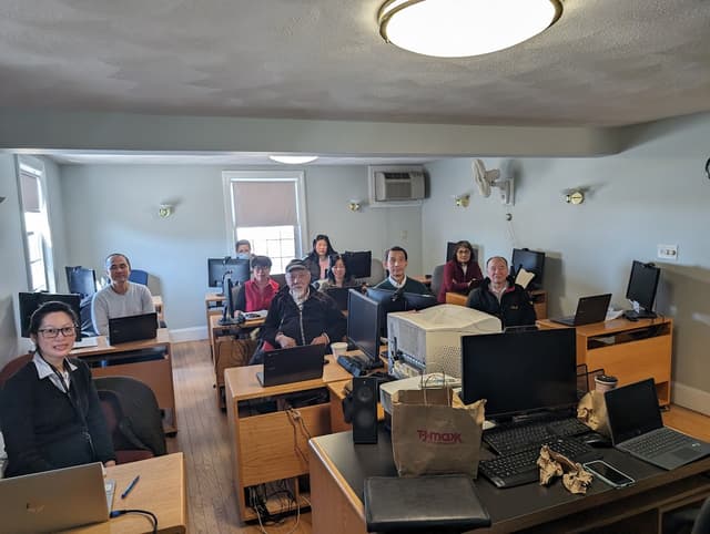 Community members learning together in Quincy, photo 3